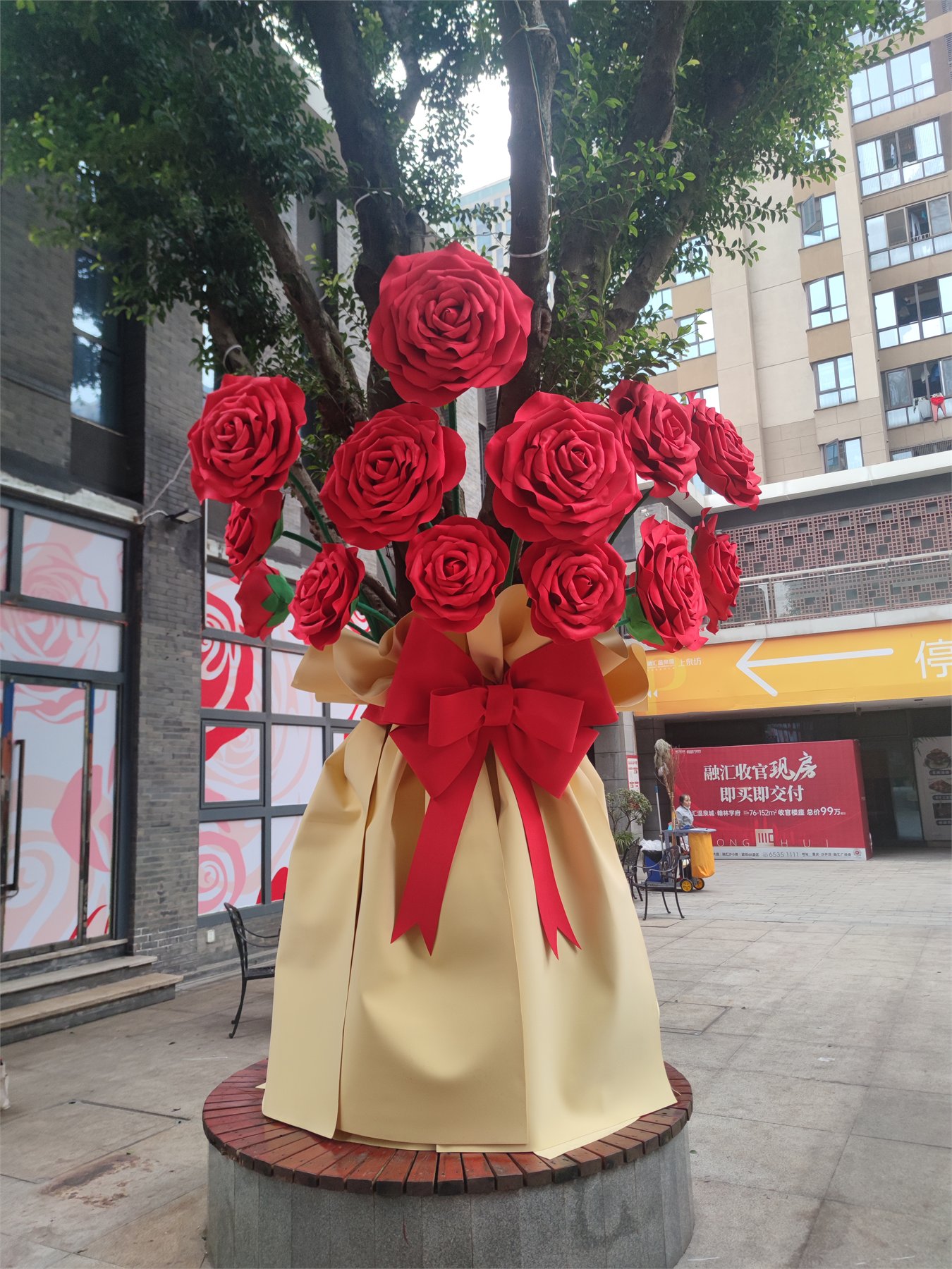Chongqing Hot Spring Town Rose Tree